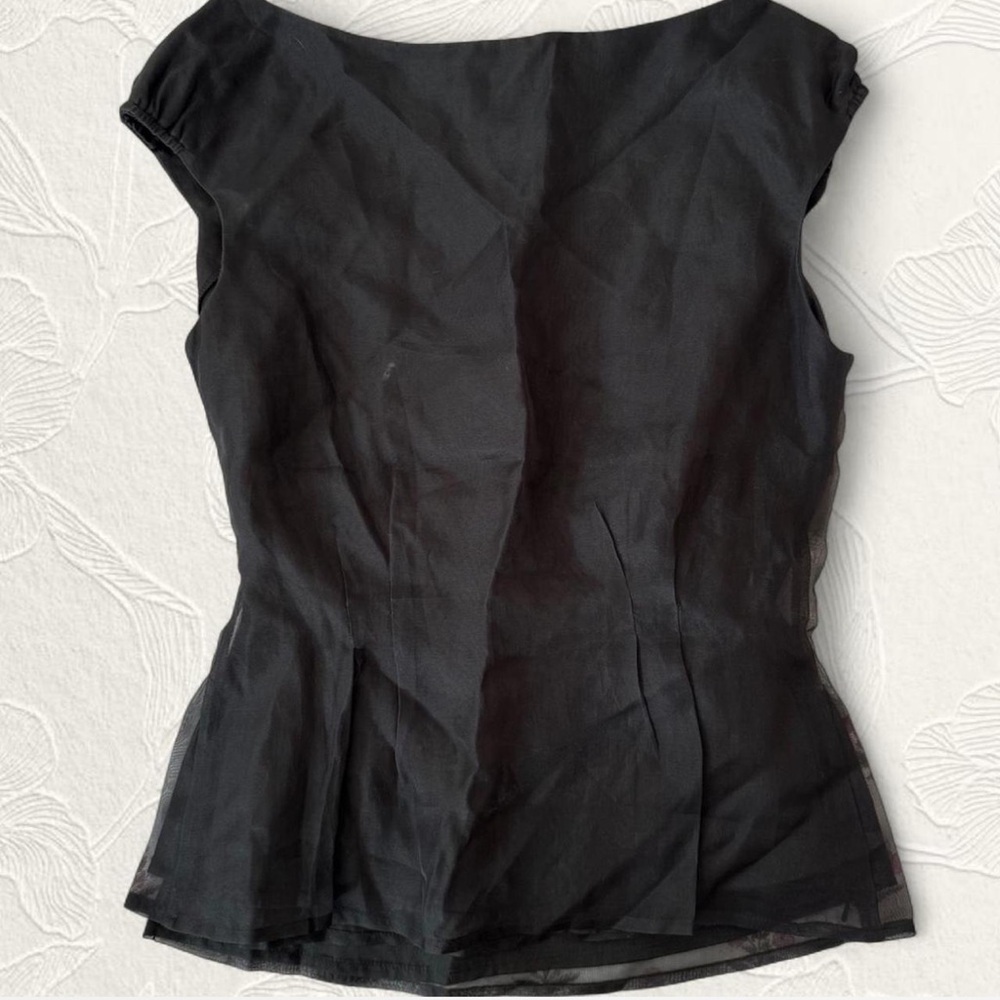 NWT Vintage Nikki Valenti Women’s black 100% Silk top with floral detail size S - Picture 2 of 4